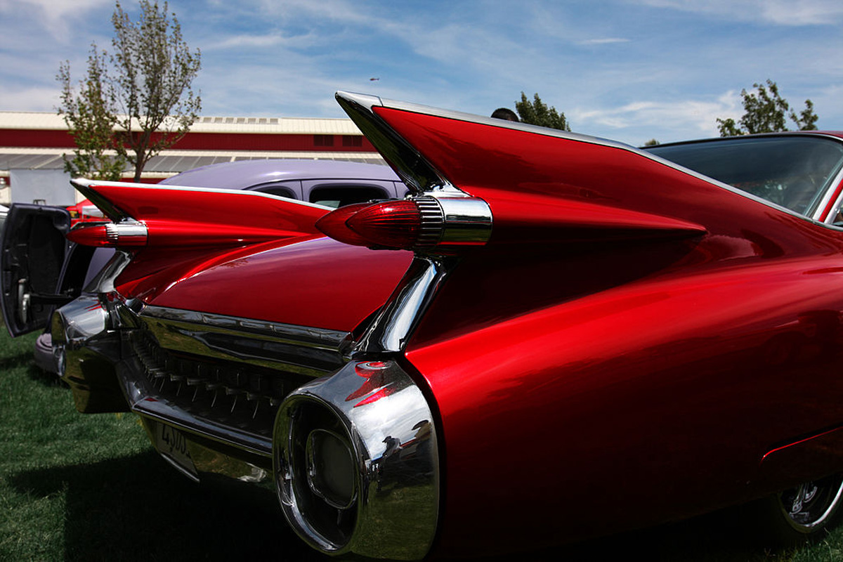 1959cadillactailfins363.jpg